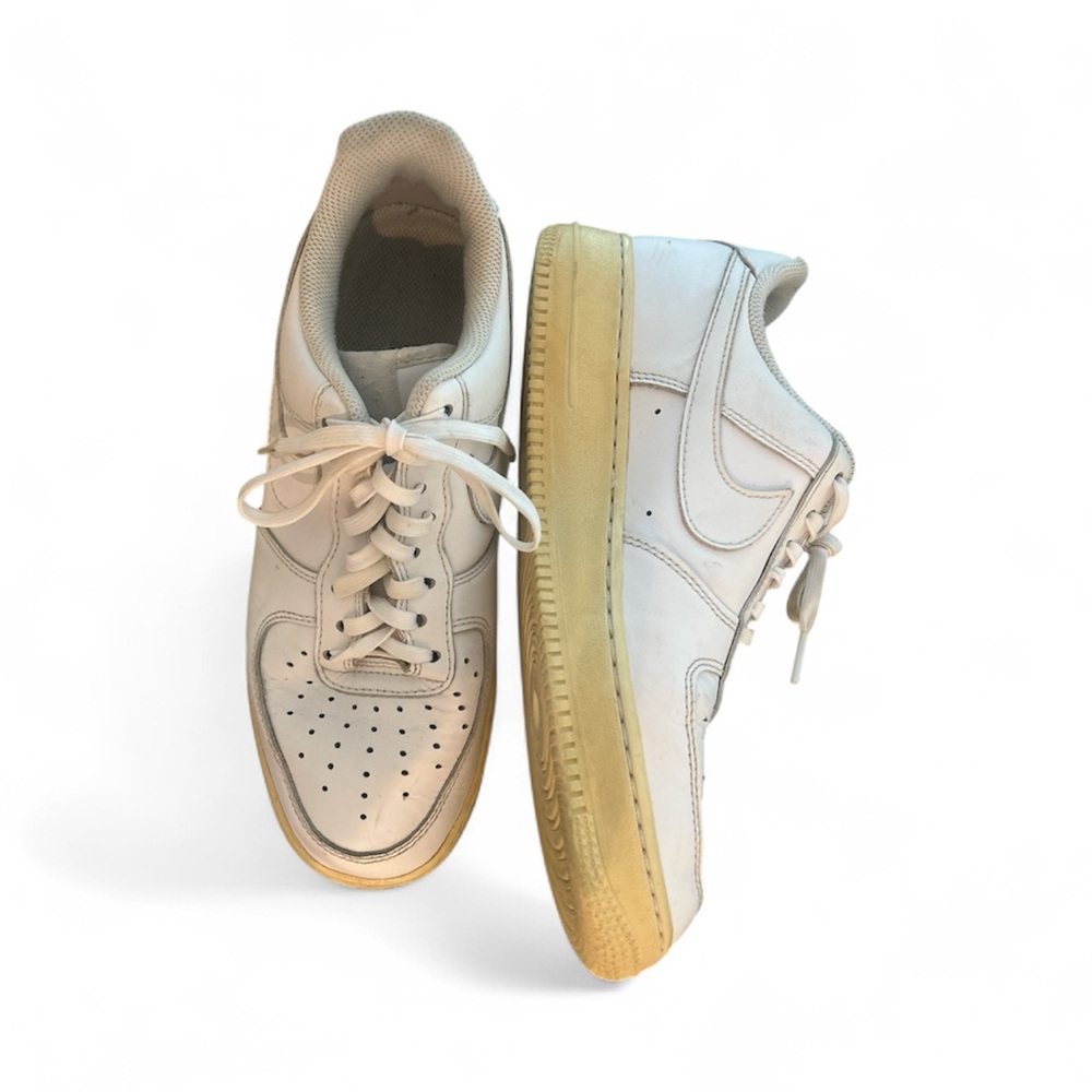 Nike Air Force 1 Triple White Low Sneakers Sz 9 Women's sz 7.5 men’s Shoes GUC